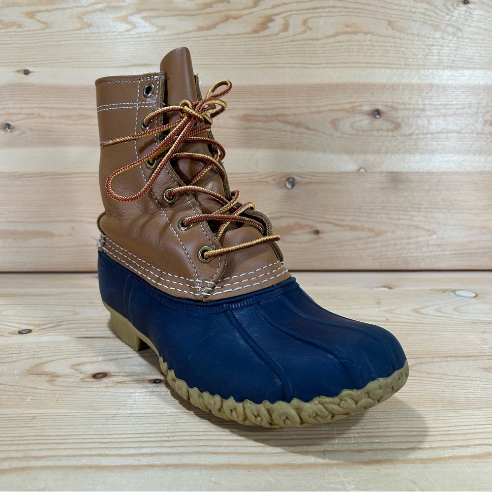 LL Bean 8" Bean Boots Duck Boots Leather
6 eye
USA
Women's 6 M
Navy Tan